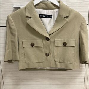 Zara Tan Blazer with Notched Lapel and Cropped Design